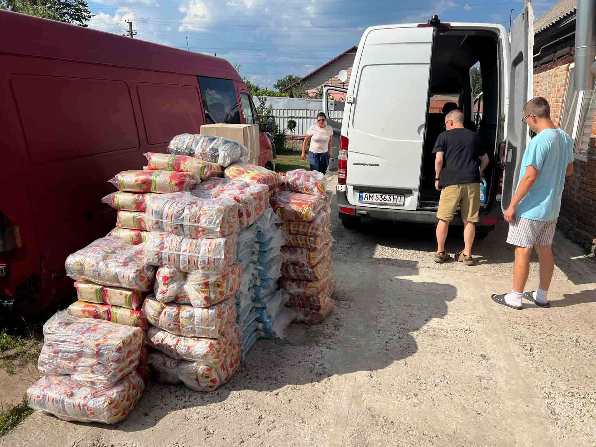 Delivering food to Poltave for IDP